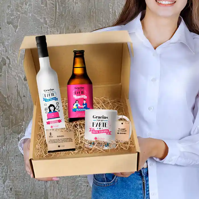 boxes para colaboradores con taza, cerveza y pisco