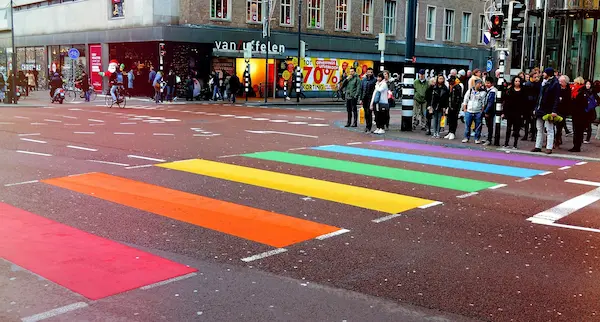 El pinkwashing una práctica que erosiona la confianza